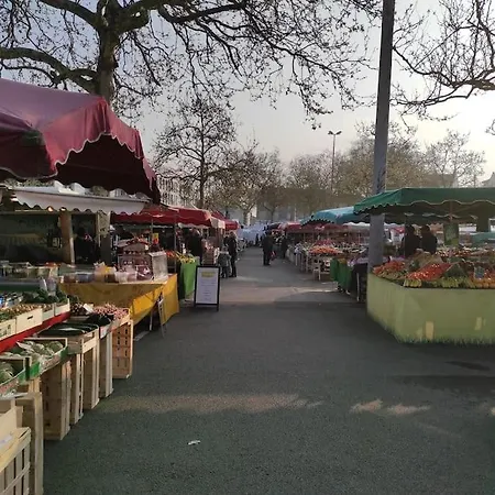 Shops Available By Foot Apartamento Nantes