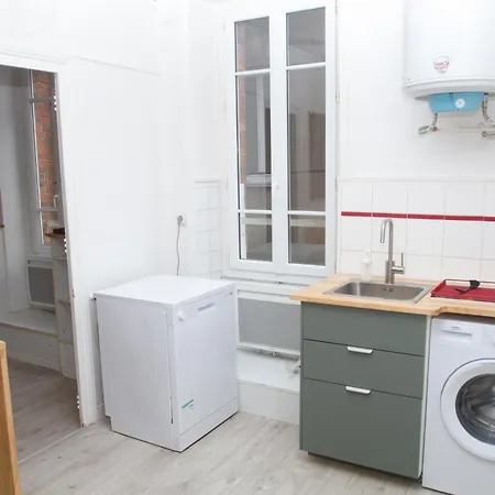 Shops Available By Foot Apartment Nantes